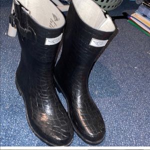 Black rain boots girls